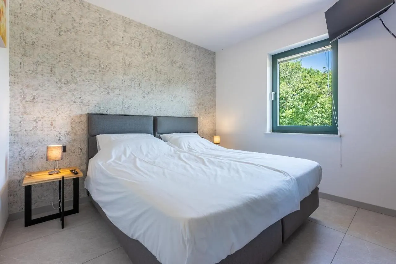 Villa Palma With Heated Private Pool Podhum 0*,